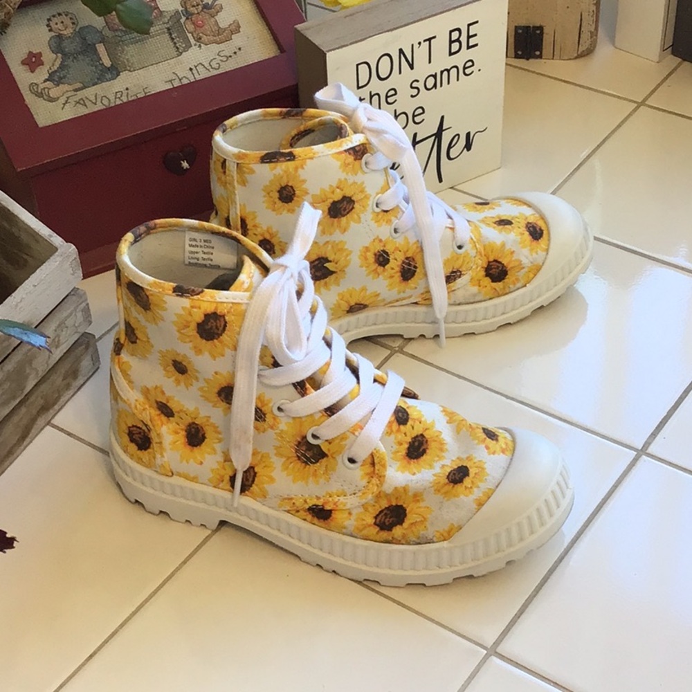 HOST PICK Sunflower Design Lace-Up Hi-Top Platform Sneakers (#3)